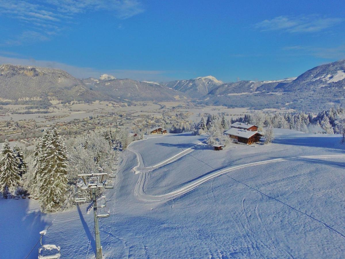 Chalet On The Ski Slope In St Johann In Tyrol Apfeldorf Exterior foto