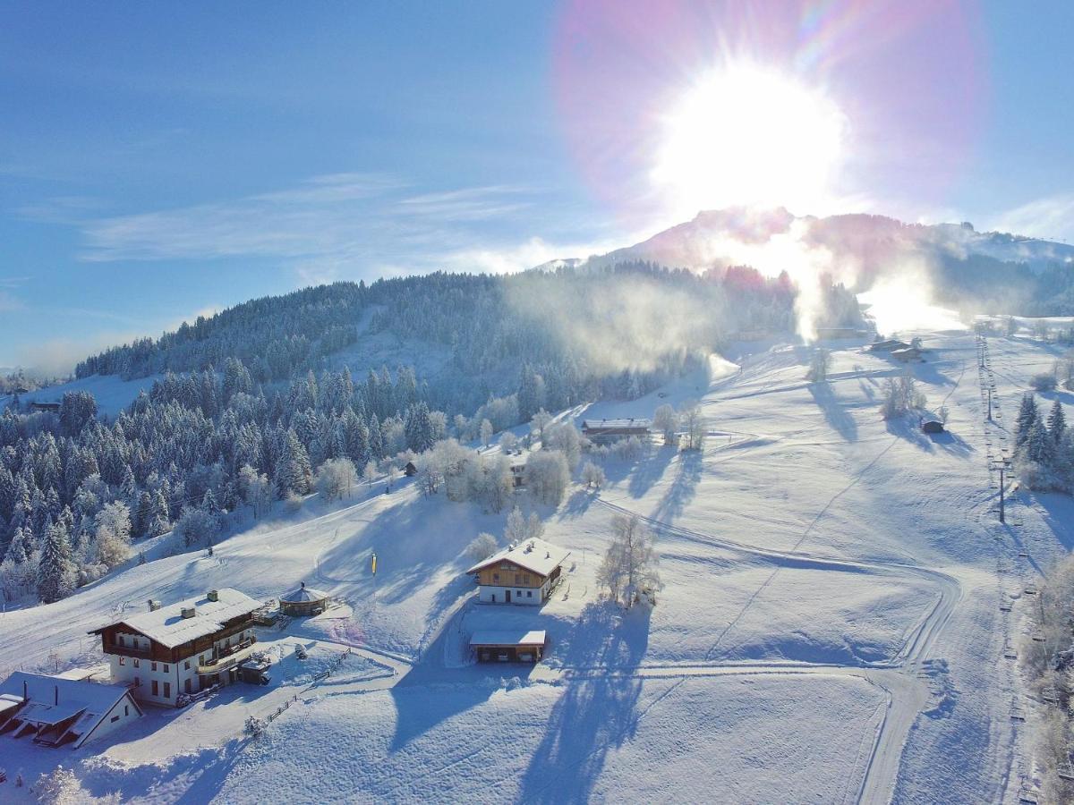 Chalet On The Ski Slope In St Johann In Tyrol Apfeldorf Exterior foto